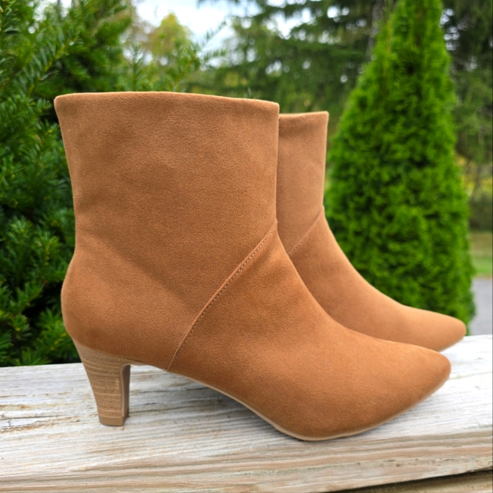 Universal Threads NEW!! Frances Tan Microfiber, Block Heel Bootie. WMS 8M